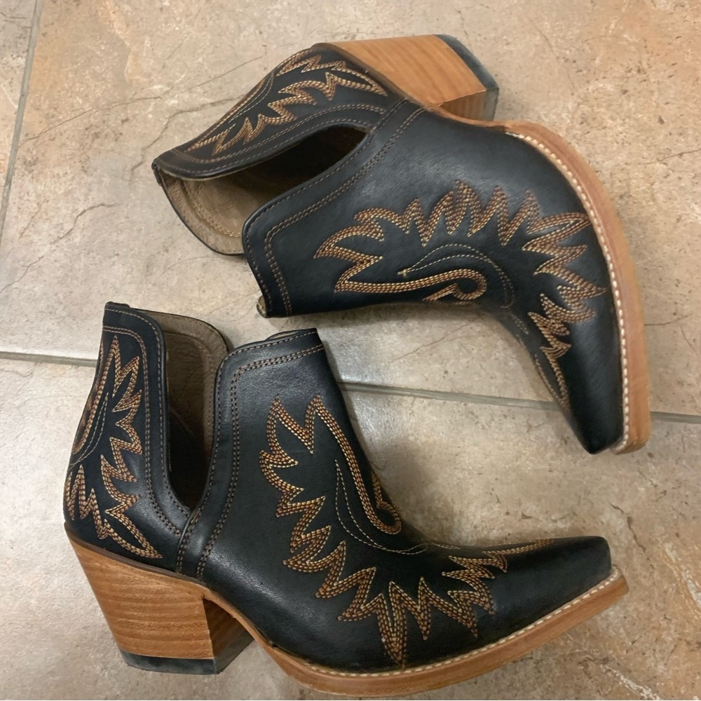 Ariat dixon boots. worn 1 time